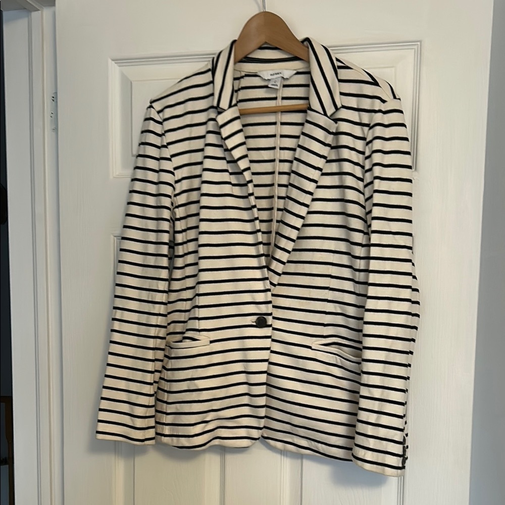 Old Navy Black and Cream Blazer Tailored Fit